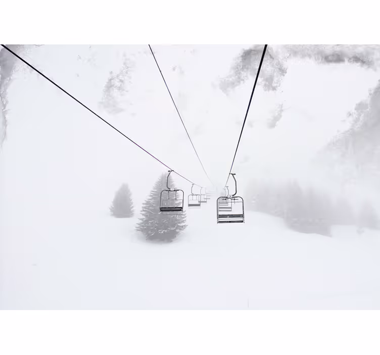 Rollo fenster weiß mit fotografie seilbahn im schnee - TenStickers
