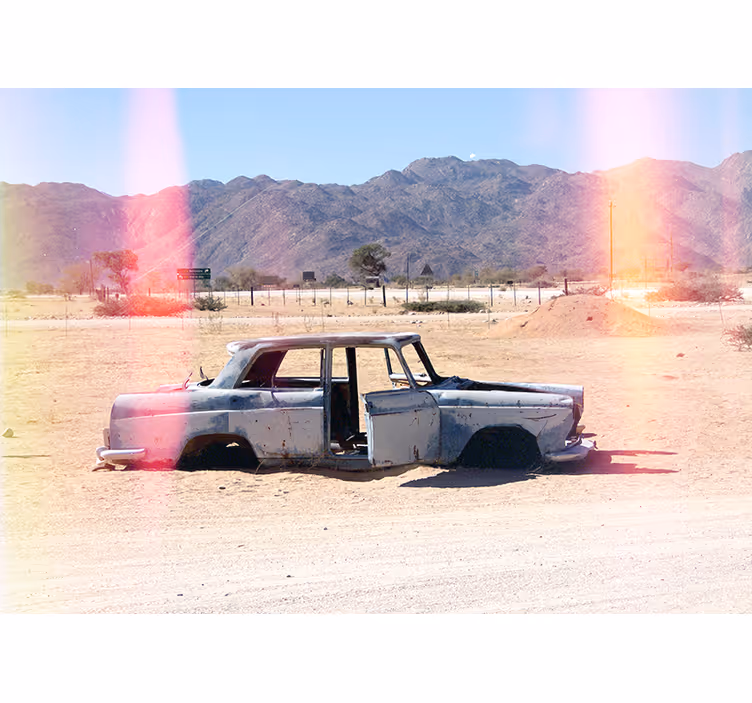 Rollo fenster wohnzimmer verlassener wagen im sand - TenStickers
