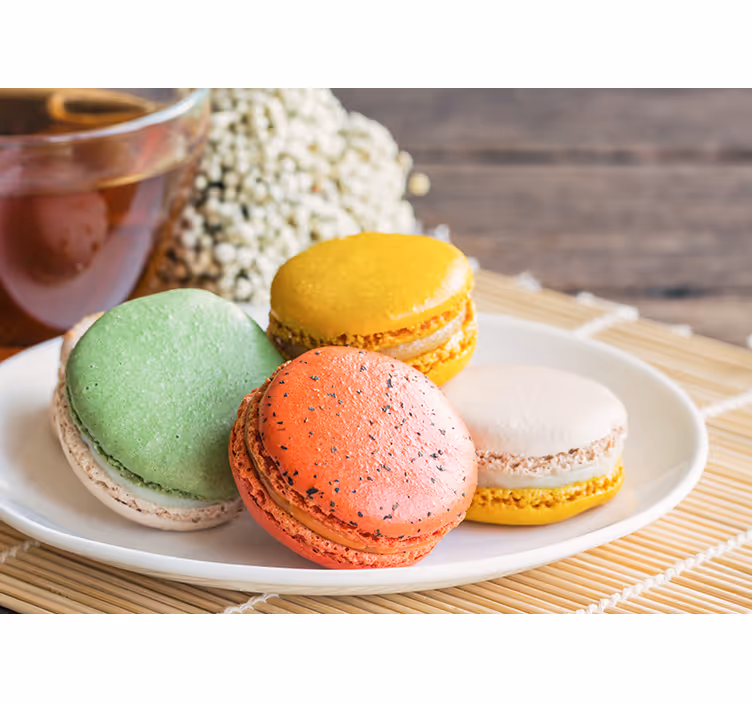 Fototapete Sprüche bunte macarons sind ein genuss - TenStickers
