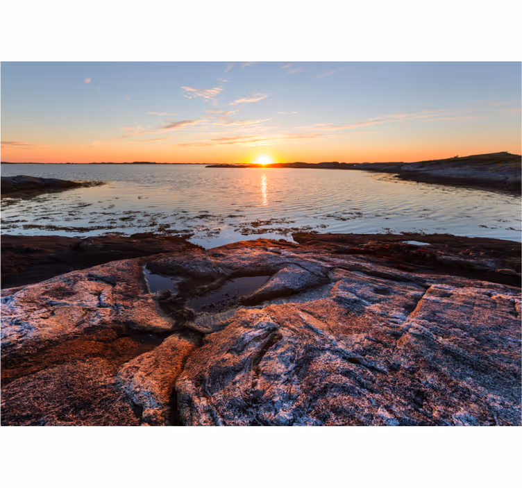 Fototapete landschaft ruhiger sonnenuntergang über wasser - TenStickers