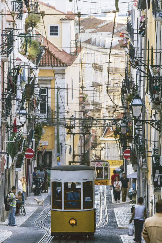 Poster landschaft fotomotiv straßenbahn lissabon - TenStickers
