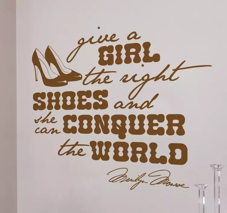 Give a girl the rigth shoes...Zitat Marilyn - TenStickers