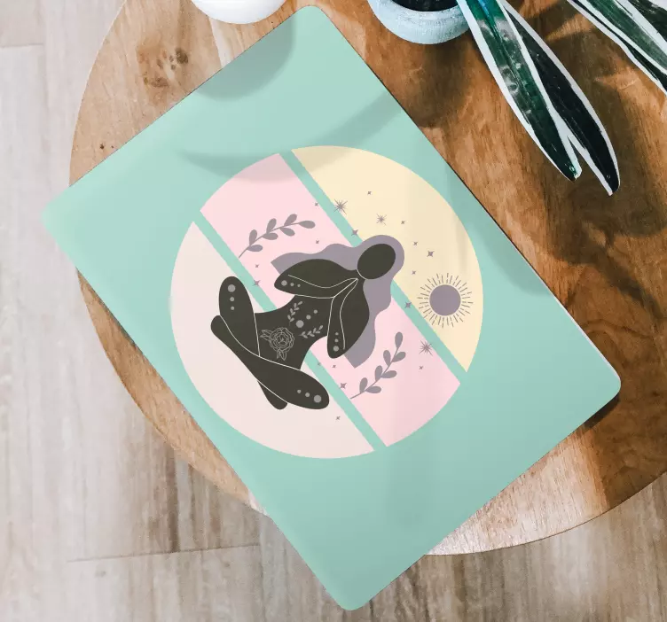 Laptop Aufkleber meditierende frauenfigur - TenStickers